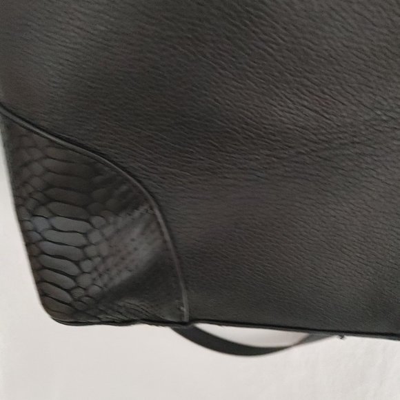 Danier Leather Purse/Handbag/Tote/Shoulder - Picture 3 of 5